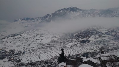 कर्णालीमा हिमपातले यातायातदेखि सञ्चार सेवा प्रभावित, चिसाे छल्न जनप्रतिनिधि सहर पसे